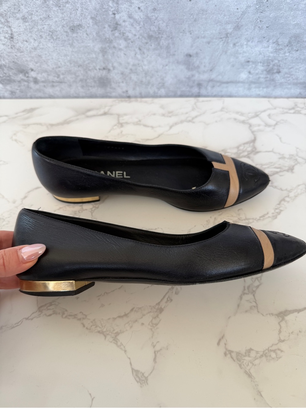 CHANEL Black and Tan Pointed-Toe Leather Ballet Flats - Picture 2 of 5